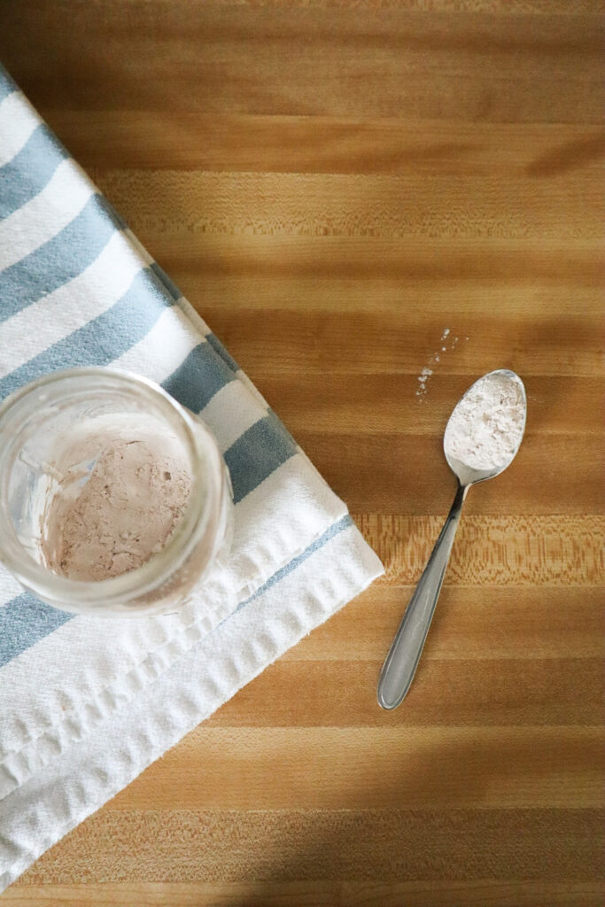 DIY Dry Shampoo with spoon