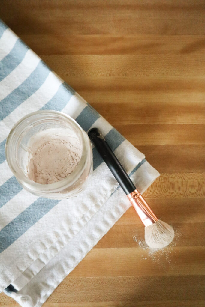 DIY Dry Shampoo with makeup brush 