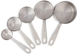 metal measuring cups