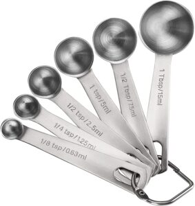 metal measuring spoons